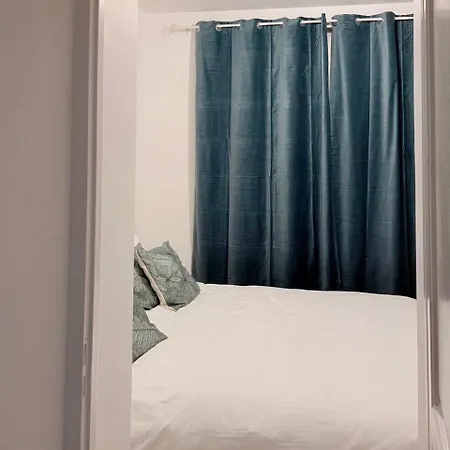 T2 Dans Un Château Du Xviie Bords De Marne La Varenne Appartement
